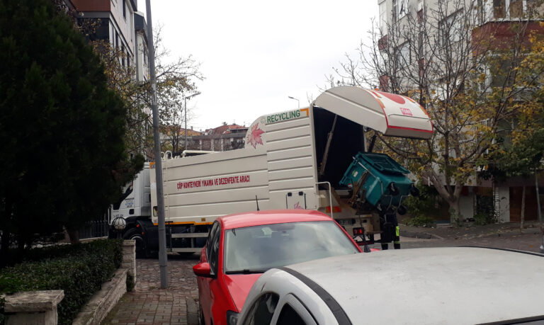 Bahçelievler'de çöp konteynirler sürekli temizleniyor