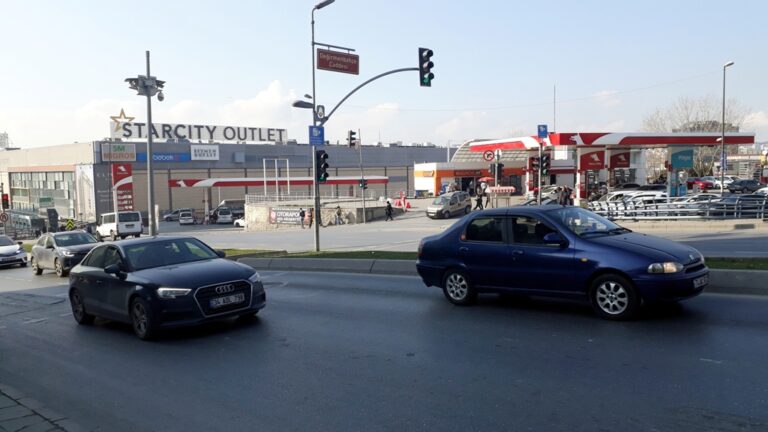 Değirmenbahçe caddesine alt veya ist geçit istiyoruz1