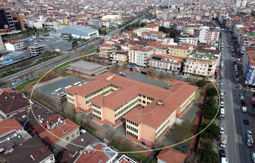 Bahçelievler’de tahliye edilen okullarda hala yıkımına başlanmadı