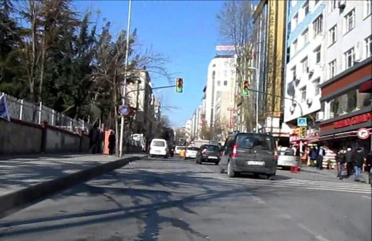 Yenibosna, Fatih Caddesi, Yıldırımbeyazıt Caddesi, trafik