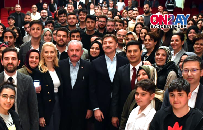 TBMM Başkanı Şentop, Bahçelievler'de gençlerle buluştu