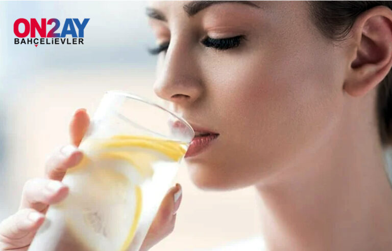 Limonlu sabahlara su içmek