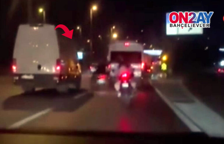 Motosikletli çarptığı aracın altında kaldı 1