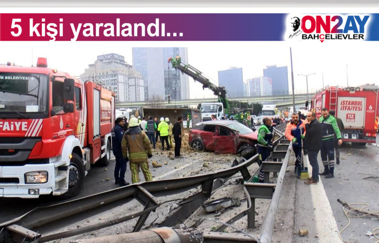 Yenibosna'da iki kamyon devrildi