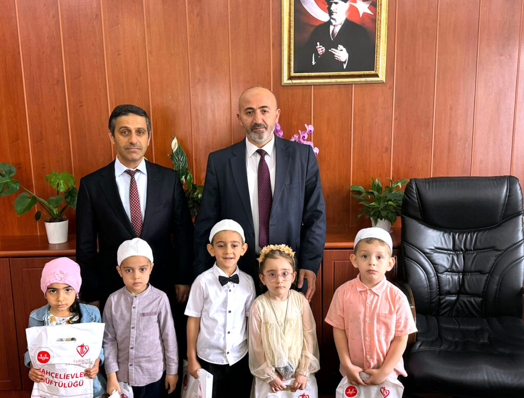 Harçlıklarını Gazze'de ki çocuklara bağışladılar