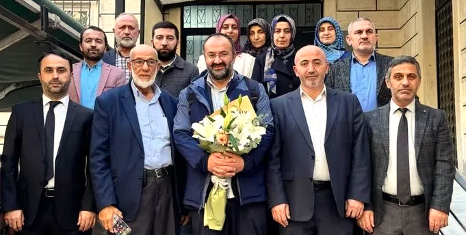 Bahçelievler İlçe Müftülüğü "Okur Yazar Buluşması" programında Yazar Taha Kılınç ile gençleri bir araya getirdi.